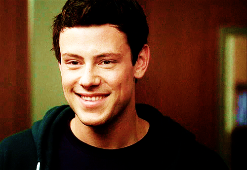 I'm Finn Hudson, star quarter-back for the football team at McKinley, and I can be a bit clueless about... well, everything. 
(18+, Bi, AnyShip RP)