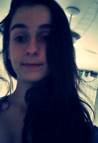 eu não consigo me descrever em 160 caracteres. D: But, eu tenho 13 anos e é perdoável. u_u