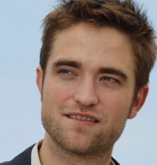 Este twitter esta dedicado a apoyar a Robert Pattinson y su carrera. hecho por una fan  y admiradora de rob para los fans.