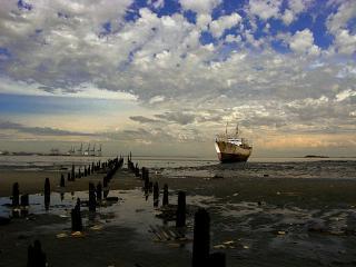 APCSoberLiving's profile picture. APC Sober Living in West Los Angeles is a men's recovery house dedicated to aiding in the recovery from drug addiction and alcoholism. http://t.co/ssFbtn5yFP