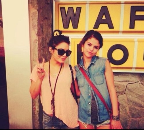 HNessaboo's profile picture. hey im vanessa hudgens i love my sister stella so follow me i will follow back love you all