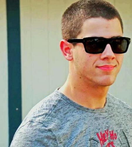 NickJCLRP's profile picture. #CLRP Hey its nick. my heart belongs to vanessa 3