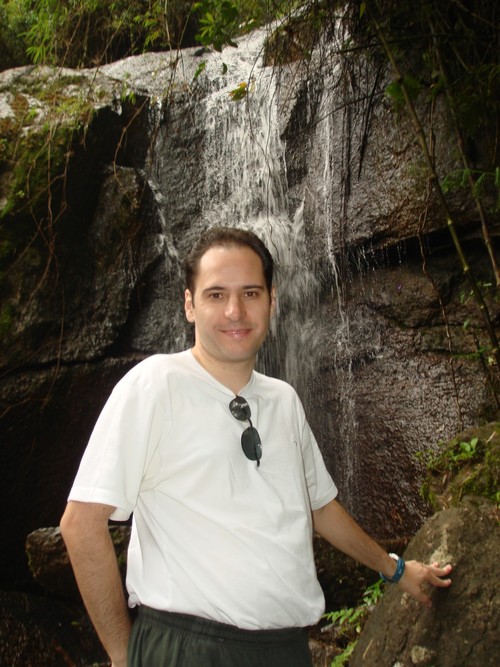 Brasilian, 42 years old, married.I like practice sports (run and ride), read and watch a good movie.  Working with information Technologies consultant .