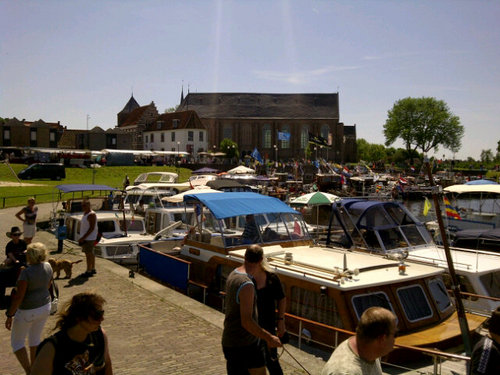 Havendagen Vollenhove is een jaarlijks terug kerend evenement tijdens het pinksterweekend in en om de haven van Vollenhove.Voor meer info zie onze website.