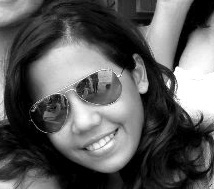 Louca, Sincera, Extrovertida, Amiga, Apaixonada, Chata e Carinhosa .. :}  Uma menina que corre atrás daquilo que acredita ser realidade!
