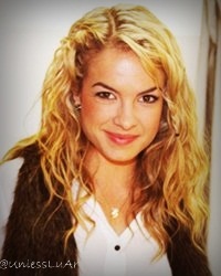 Minha anja não possui asas. Mas ela possui o sorriso mais bonito que eu já vi... @Lua_Blanco ♥♥