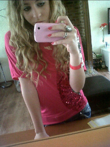 super grote fan van 1D !!!
hou van mijn girlie dikke kus x sannuh.
iedereen die follow geeft krijg een sticker en een follow back leuk toch????????? maarja