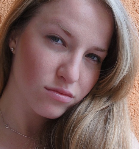 maria_lilikoi's profile picture. freelance translator, french professor, loves to travel and sing :D