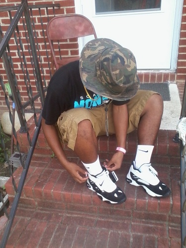 I'm juss a young nigga living life dawg . . . SelfMade youngin not ur ordinary nigga but follow my Twifey @_OBEYMesha♥ & @Kia_YaSelf ;)