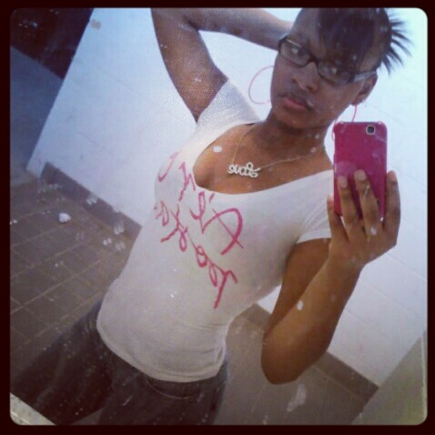 EVERYBODY! stop following me on this twitter account [its old] follow me on my new one @iLoveYouuMjB_ because im deleting this one soon! #iFollowBk :))