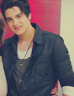 FcLunetes's profile picture. Errou? Admita, assuma e corrija. Errar é humano, ser covarde não.