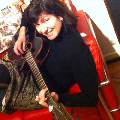 RosaMartiS's profile picture. Preparo mi tesis doctoral, escribo en @EsquireEs y @runners_es y traduzco novelas, cómics y artículos. Tengo 3 pasiones, los libros, el deporte y cenar fuera.