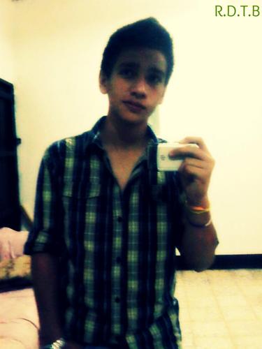 Robertod77's profile picture. @Don't joke with me .. .l. 
Follow me and I follow you.!! :D (19)