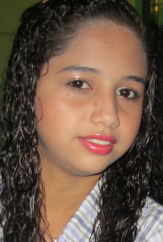 Ariana, sensível e alegre.