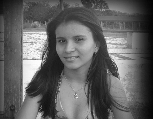 ''#EU,finjo estar bem,da mesma forma que as pessoas fingem se importar comigo''.