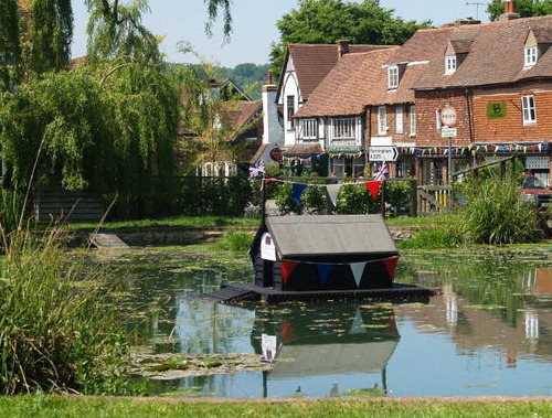 National Roundabout of the year 2013! I'm a scenic pond in Otford, Kent. Also love beer, music, nature, Gillingham FC and racing. Obviously a parody account :-)