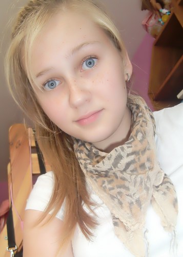 I'm from the Czech Republic.And I'd like to better learn English!I like listening to one direction.