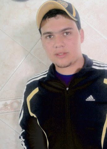 Sou Carlos,18 anos,evangelico; e um apaixonado por Jesus cristo pois ele é o unico caminho!
