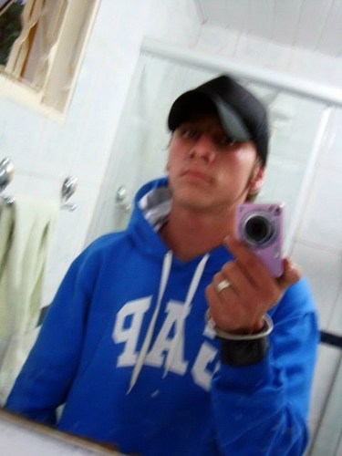 Irmão da Kaau ♥ Irmão to só pra dizer qe te amo mto e sei qe posso conta sempre com você. Irmão de sangue? Não mais de coração! ♥ Por: Kaau'  ♥