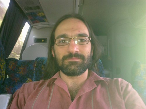 Amante de la vida... médico, poeta y loco... danzante... Clínico, investigador y educador para la Salud y la Realización Espiritual.