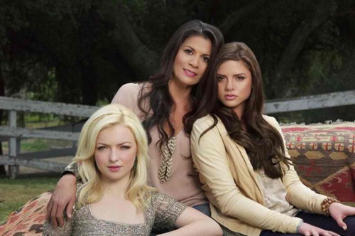 hello! this is the official Mrs.EastWood & Company fan page follow me & ill follow back! Dina EastWood Followed : June 1st(: