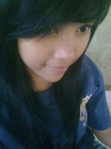 aii tuh cewe cerewet yanqt supel,baek hati,ramah tamahh dan tidak sombong.