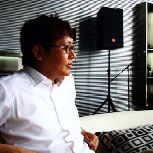 yeoun21's profile picture. "우리 삶과 인생은 조금 덜 소유하더라도 사물의 가치를 즐길 수 있다면 존재하고 있는 것만으로도 이미 풍요롭다."