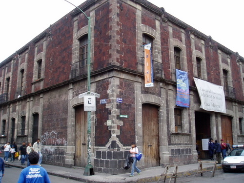 El Centro Cultural Casa Talavera se encuentra en el corazón de la Merced en Talavera #20, entre república del salvador
5542 9963