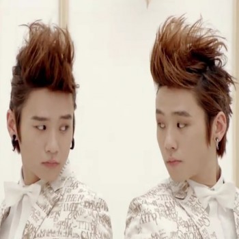 Kwon Twins from YG and Hi Tech...(บอท)ควอนยองดึก&(บอท)ควอนยองดน 
ถ้าคิดว่าแน่จริงก็แยกพวกผมให้ออกสิฮะ Haha~
ดึกหล่อกว่า / ดนน่ารักกว่า *มองหน้า....ตบตีกัน!!*