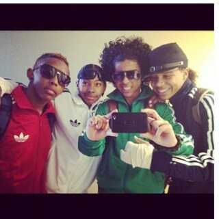 #teammindless!!!!!follow my babies #teamomg @star_omg @beauty_omg @babydoll_omg #teamtwinzy @_tyragavin @taylorrmarissa_ :]