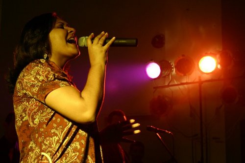 laninhaaraujo's profile picture. Arquiteta, cantora e dona da empresa Tia Dinda Projetos Personalizados. Vivo para arte e dela extraio cada milímetro da minha felicidade!!!