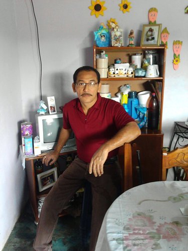 perezenradio's profile picture. De sangre roja y corazon a la izquierda.