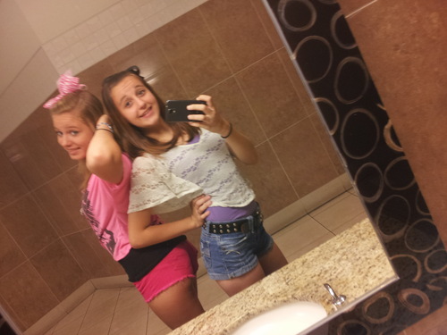 Hiaaaaa.(: I kenzie and thats all lol.