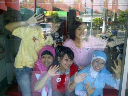 lelyndrawati's profile picture. 