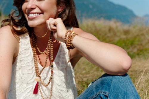 Mala Iports conveys the finest handcrafted jewelry from Bali Indonesia.