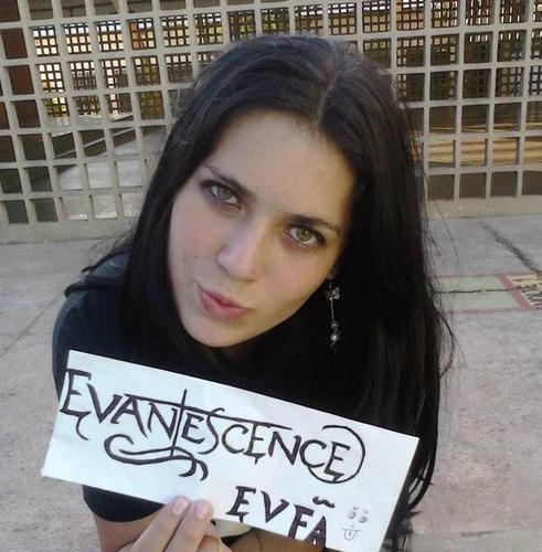 haha uma garota louca?eu! uma evmaniaca?eu! cheia de sonhos cm qualquer garota prazer eu =) saber mais segue ai??