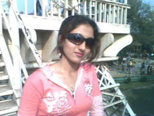 rituparna_de's profile picture. Love to stay simple
