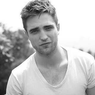 EdSparklyCock's profile picture. Owner of that sparkly hard cock that Bella wants.