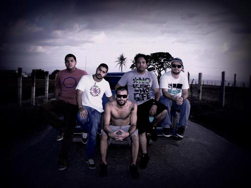 Nerviosband's profile picture. Hace algunos años le salio competencia a #Salserin
