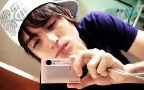 Oi ! tenho 16 anos, sou toriano, COLORADO , feio,sensível,fofo e ciumento por isso nunca cheguee perto do que é meu u.u ² @Revolution1DBR 3 [...]