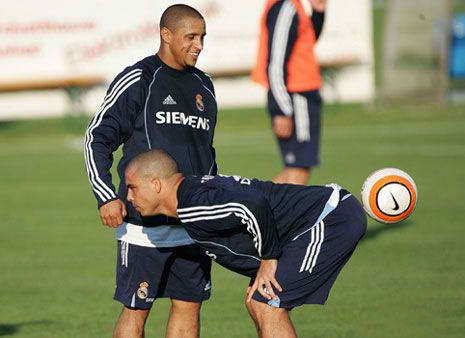 funny soccer tweets. sUmMeR 2o12...... i f011oW back :-)
