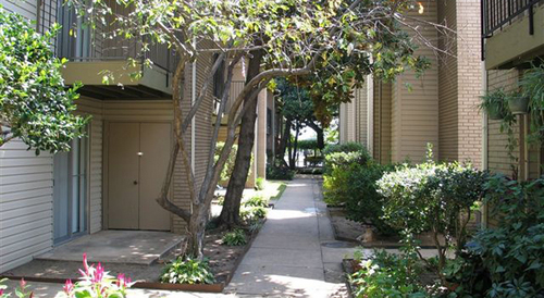 Hunter’s Creek #Apartments are located 7 miles from downtown #Tulsa, #Oklahoma.