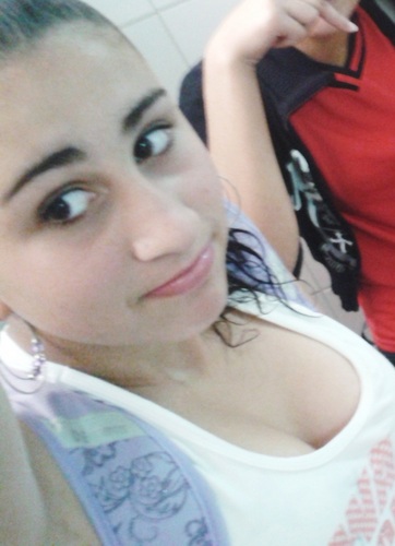 me protegeu e me tirou de todo perigo
e quando eu precisei você chorou comigo
valeu por você existir, é tão bom te ter aqui ' te amo preta / @ahgodinhadamih_
