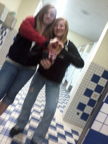 I love you guyss follow I follow back!!:)