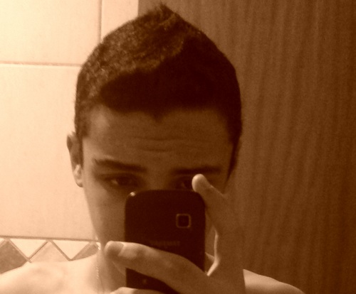 15 anos, 工 ℒℴνℯ FREE STEP ❤, estou na #FCT ,tenista e computador ,família, Deus, cs , humilde tbm kkkk ,etc .. Segue-ae  http://t.co/gYU3OsDL5h