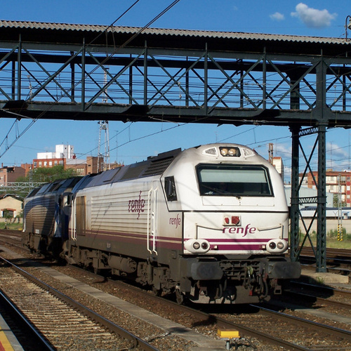 Me encanta la música electrónica de baile, y me interesa el urbanismo, el ferrocarril y el patrimonio industrial. VA & 🌳🐻