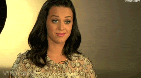 ariana; estudante; chocolate; sapatos; shopping; katy perry; música; dança; esmalte; Justin Bieber; TVD; dogs; party; maquiagem;