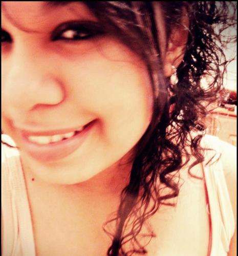 modelo,atriz,cantora e rica *-* nao sou nenhum desses mas me siga que te sigo de volta :D