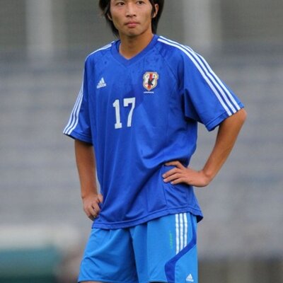 サッカー選手特徴bot 本田 圭佑 フィジカルが強く一対一でのキープ力がある ディフェンス能力に少し欠ける選手だが その分中盤ではタメを作れたり 自分で持っていく力もありオフェンス能力は優れているものがある 自己主張が強い選手だから自分の力で
