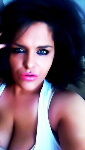 OfficialNatReax's profile picture. Singer/Song Writer, Wanna be make up artist, my family are my world, and i pretty much live in my own bubble :) http://t.co/EBMDL9vGGP
